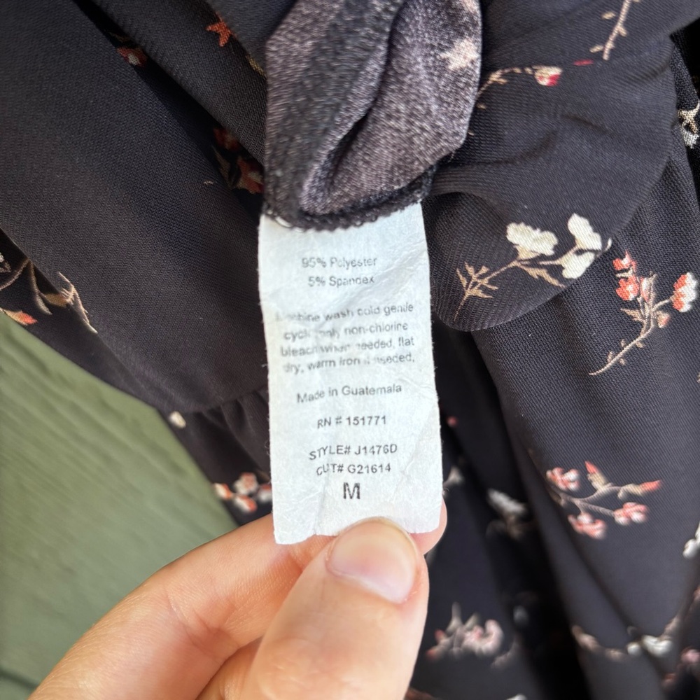 Kaileigh Floral V-Neck Jumpsuit - Size Medium - Picture 8 of 11